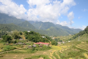 From Hanoi: 2-Day Sapa Limo Bus Tour & Fansipan Peak Visit