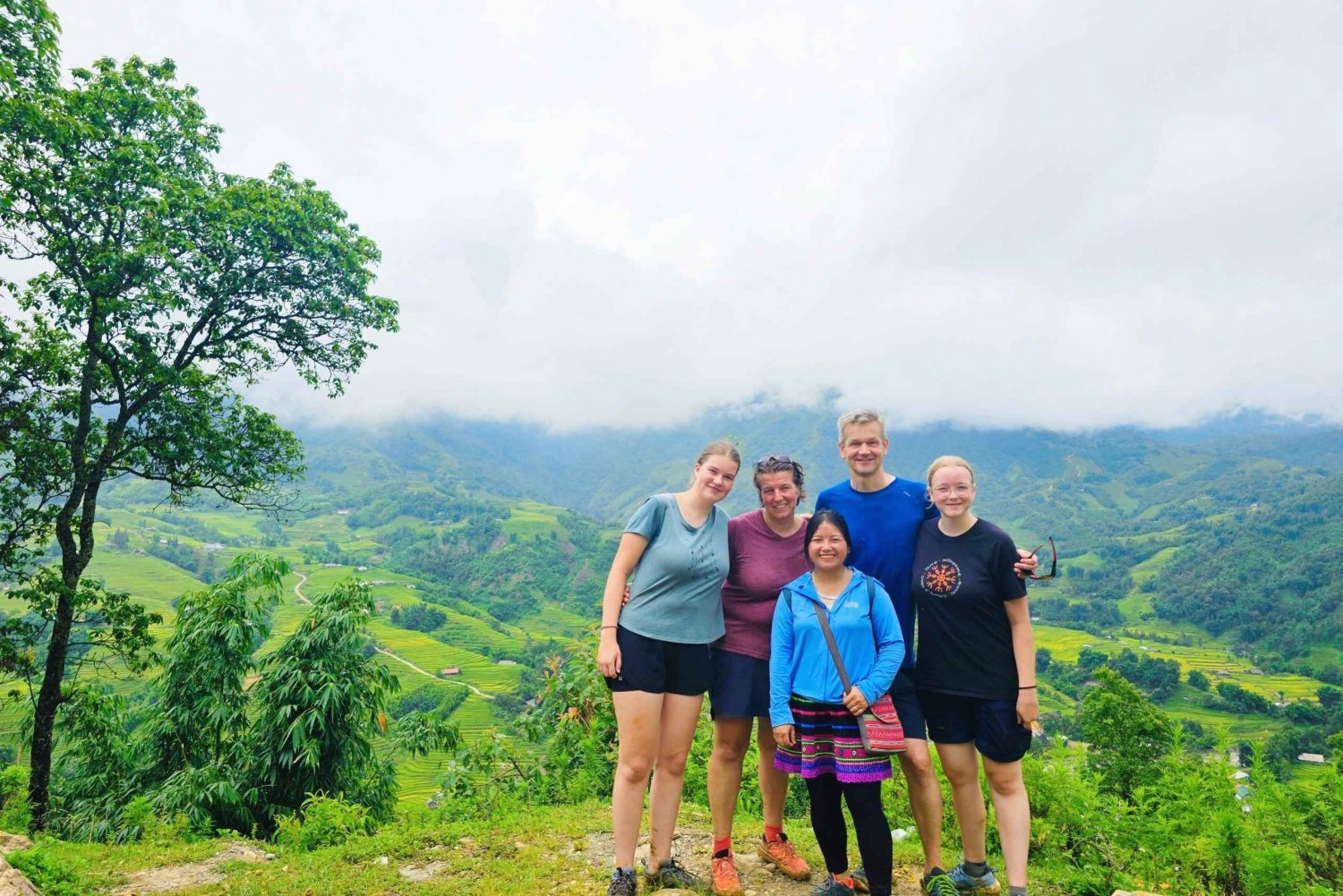 Depuis Hanoi : 2 jours de trek à Sapa - Transfert en limousine de luxe