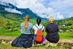 Depuis Hanoi : 2 jours de trek à Sapa - Transfert en limousine de luxe