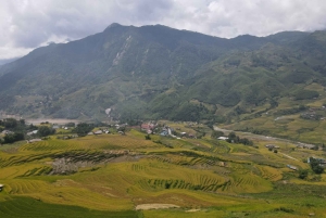 Desde Hanoi: Excursión de senderismo de 2 días a Sapa con alojamiento en familia y comidas