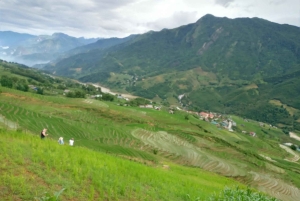 Desde Hanoi: Excursión de senderismo de 2 días a Sapa con alojamiento en familia y comidas