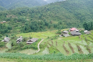 Desde Hanoi: Excursión de senderismo de 2 días a Sapa con alojamiento en familia y comidas