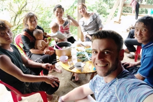 Desde Hanoi: Excursión de senderismo de 2 días a Sapa con alojamiento en familia y comidas