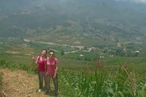 Desde Hanoi: Excursión de senderismo de 2 días a Sapa con alojamiento en familia y comidas