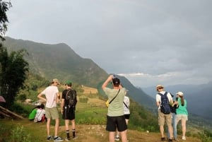 Desde Hanoi: Excursión de senderismo de 2 días a Sapa con alojamiento en familia y comidas