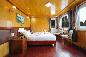 Hanoi: 2-Day Ha Long and Lan Ha Bay Cruise with Kayaking