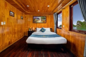 Hanoi: 2-Day Ha Long and Lan Ha Bay Cruise with Kayaking