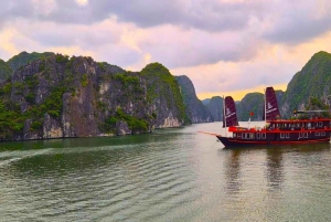 Hanoi: 2-Day Ha Long and Lan Ha Bay Cruise with Kayaking