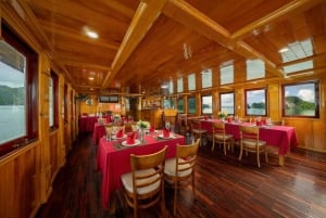 Hanoi: 2-Day Ha Long and Lan Ha Bay Cruise with Kayaking