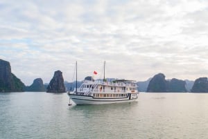 Fra Hanoi: 3-dagers cruise i Ha Long-bukten med Ninh Binh-utflukt