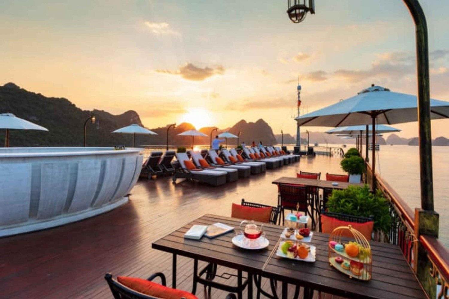 From Hanoi: 3-Day Halong & Lan Ha Bay Cruise with Cave Tour