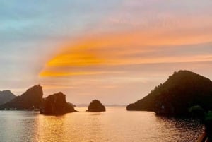 From Hanoi: 4-Day Ninh Binh & Halong Bay Cruise with Balcony