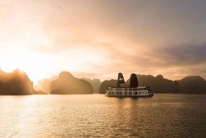 Halong Bay: 2-dagars lyxkryssning med fina middagar och kajakpaddling