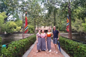 Ninh Binh Tour: Full-Day Hoa Lu and Tam Coc Boat Tour