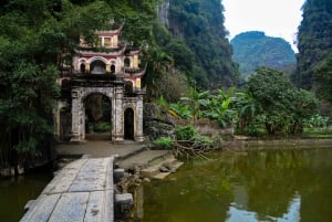 From Hanoi: Full-Day Hoa Lu and Tam Coc Boat Tour