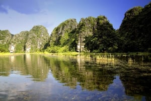 Ninh Binh Tour: Full-Day Hoa Lu and Tam Coc Boat Tour