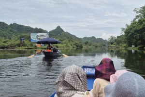 Hanoista: Hanoi: Koko päivän Perfume Pagoda ryhmäkierros lounaalla