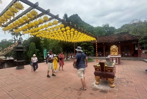 Au départ de Hanoi : Visite d'une jounée de la pagode des Parfums en groupe avec déjeuner