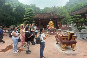 Hanoista: Hanoi: Koko päivän Perfume Pagoda ryhmäkierros lounaalla