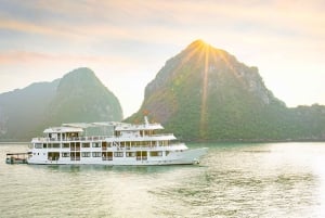 Vanuit Hanoi: Ha Long Bay 3-daagse 5 sterren cruise met balkon