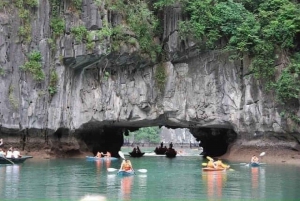 From Hanoi: Ha Long Bay Luxury Cruise Day Tour with Jacuzzi