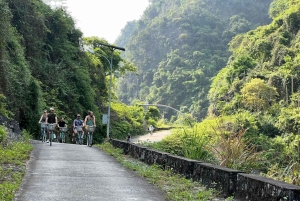 Desde Hanoi: Crucero de 2 días por la Bahía de Ha Long y Lan Ha con comidas