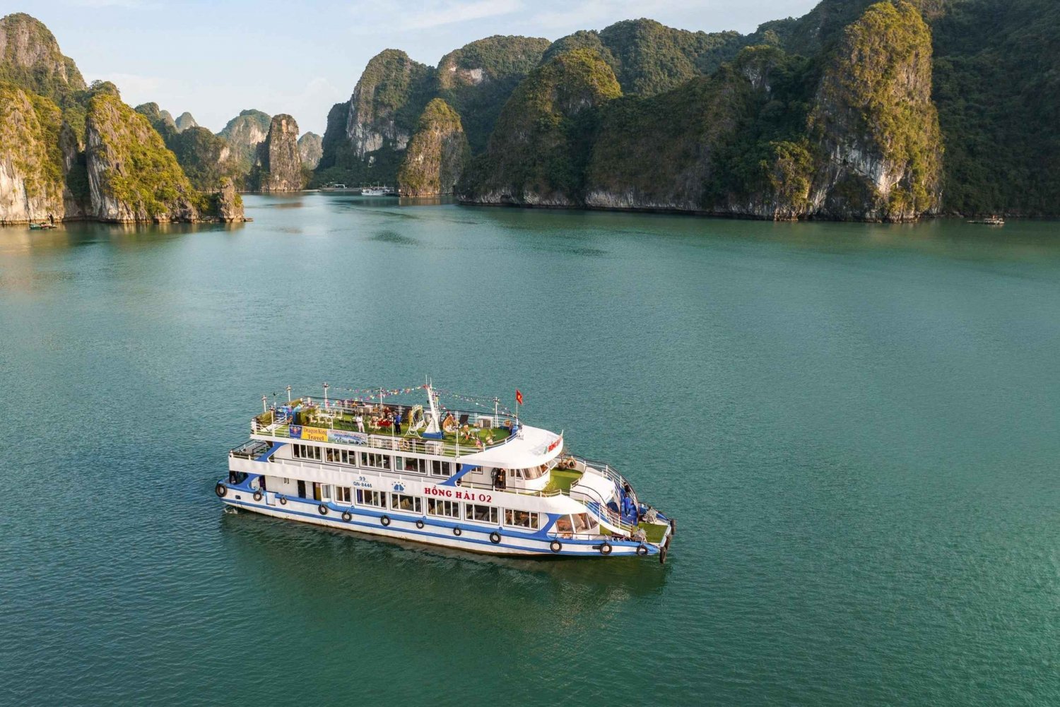 Au départ de Hanoi : excursion dans la baie d'Halong avec grotte, île et kayak