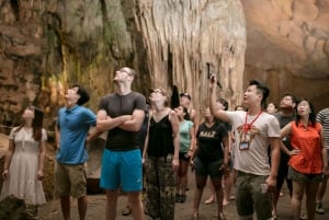 Fra Hanoi: Halong Bay dagstur med grotte, øy og kajakk