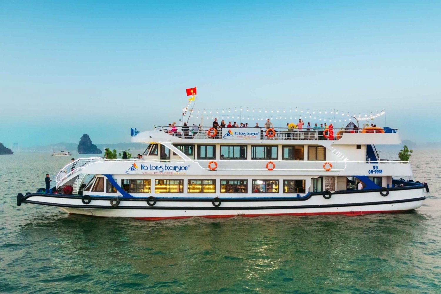 From Hanoi: 05 Stars Day Cruise/meals, kayak, Sunset party