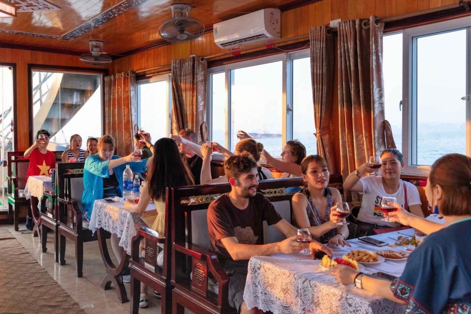 Fra Hanoi: Halong Bay Deluxe dagstur med cruise