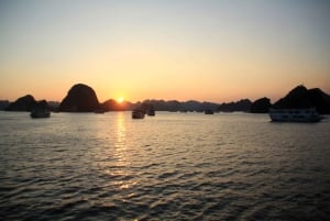 Fra Hanoi: Halong Bay Deluxe dagstur med cruise