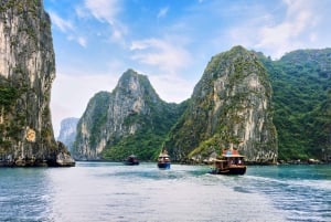 De Hanói: Passeio de barco de dia inteiro pela Baía de Halong