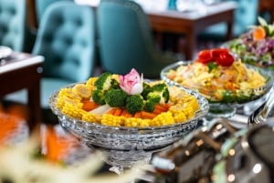 Hanoista: Ha Long Bay Luxury Day Cruise buffet lounaalla