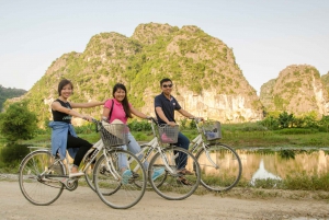 Depuis Hanoi : Hoa Lu - Tam Coc - Grottes de Mua avec transfert