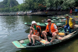 Från Hanoi: Hoa Lu - Tam Coc - Mua Caves med transfer