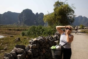 Från Hanoi: Hoa Lu & Tam Coc med lunchbuffé & cykling