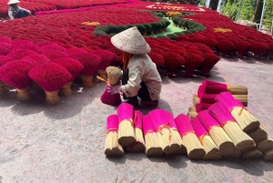 Hanoi: Incense, Hat, Lacquer Art Making Tour & Train Street