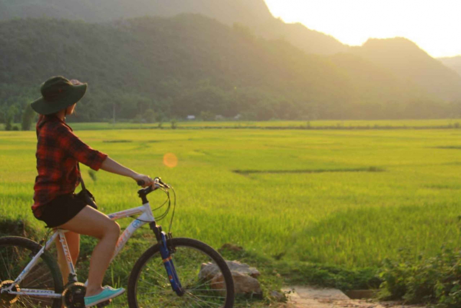 From Hanoi: Mai Chau Valley Homestay with Bike Ride and Trek