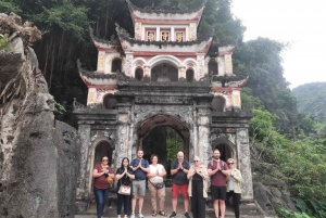 Desde Hanoi: Excursión de 2 días a Ninh Binh con estancia en bungalow