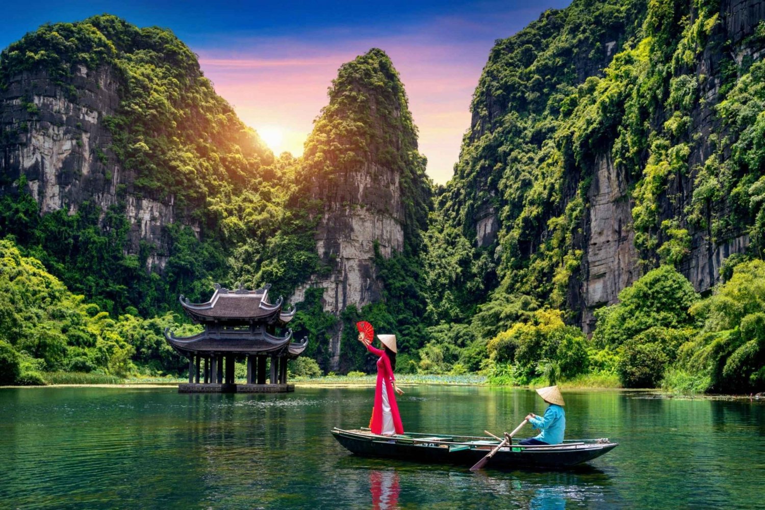 Fra Hanoi: Båttur i Trang An - Bai Dinh-pagoden og Mua-hulen