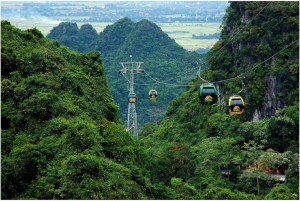 From Hanoi: Perfume Pagoda Tour and Yen Stream Boat Ride