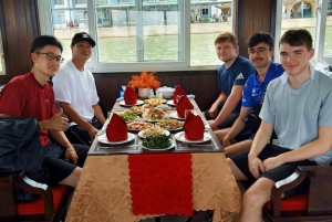 Hanoi: Rundrejse i Halongbugten med øer, grotter, kajak og frokost