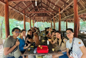 Fra HCM: Tur til Cu Chi-tunnellerne og en kokosnøddelandsby i Mekongdeltaet