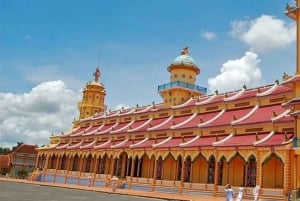 Au départ de HCM : Cu Chi, montagne de la Vierge noire, visite du temple de Cao Dai