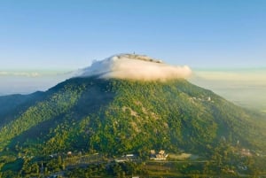 ホーチミン発：クチ、黒聖山、カオダイ寺院ツアー