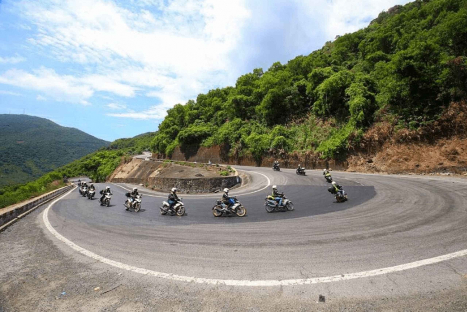 Depuis Hoi An : Explorez le col de Hai Van avec une excursion en moto