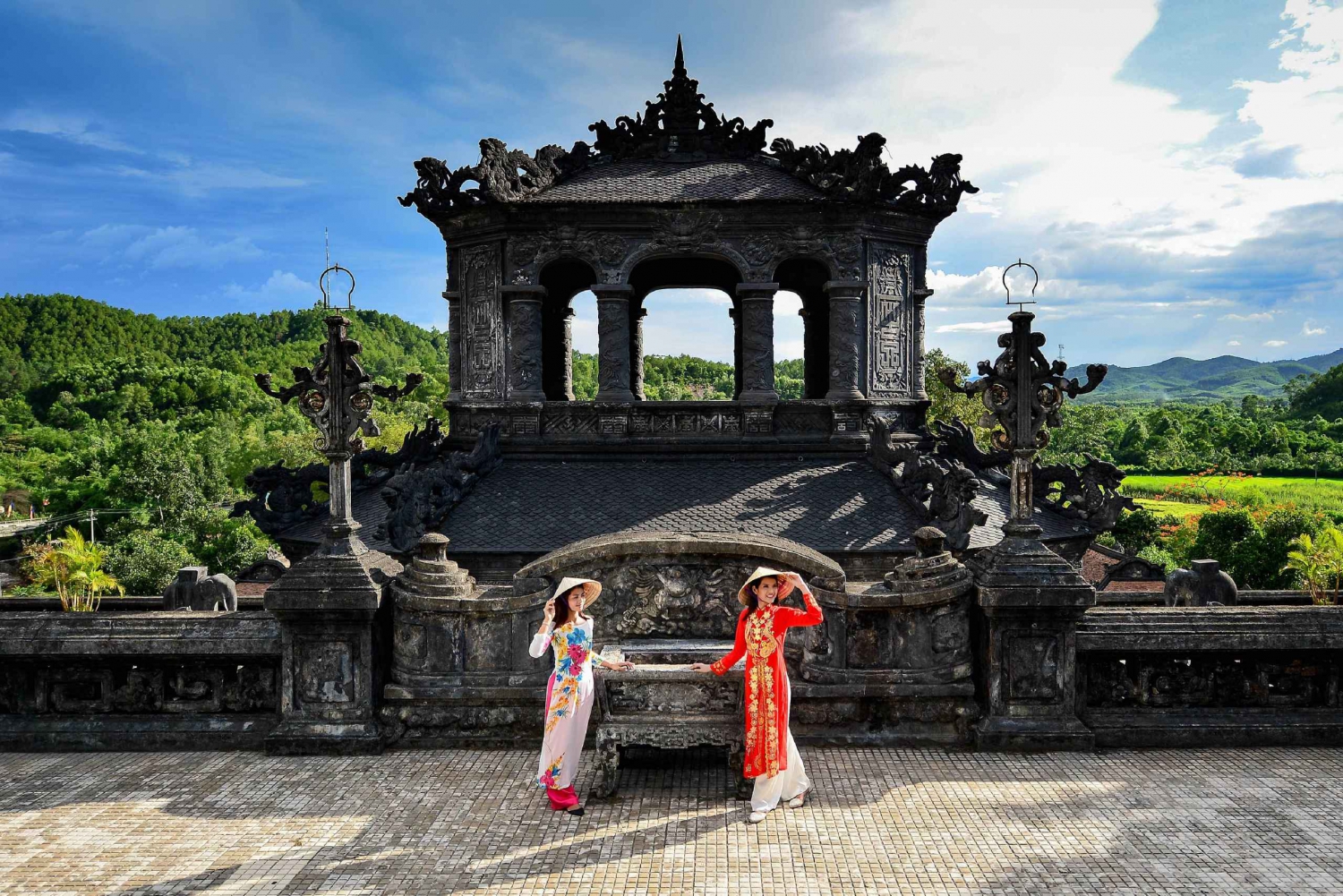 From Hoi An: Hue Imperial City and Hai Van Pass Tour