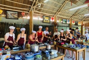 Från Hai An: Tur av marknaden, korgbåt & matlagningslektion