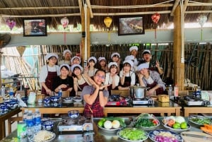 Fra Hoi An: Marked, kurvebådtur og madlavningskursus