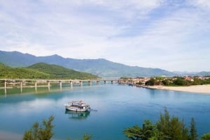 Von Hue: Bustransfer nach Hoi An mit Sightseeing-Stopps